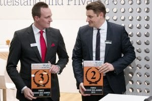 Torsten Berse vom Zweitplazierten Forexbroker Alpari freut sich über den Erfolg. Götz Posner vom Forexbroker X-Trade Brokers schaut noch ein wenig kritisch in die Runde...