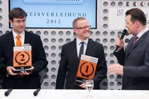 Kann man sich mehr über einen Sieg freuen? Holger Fertig vom CFD Broker RBS marketindex ist die Freude über den Sieg als CFD Broker des Jahres 2012 förmlich ins Gesicht geschrieben!