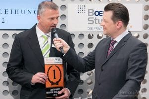 Arne Kolb vom Zertifikate Broker des Jahres 2012, der DAB Bank, freut sich nicht nur über den 1. Platz, sondern klärt das Fachpublikum auch darüber auf wie man sich in diesem Segment weiter entwickeln möchte.