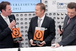 Geteilte Freude ist doppelte Freude: CEO Kai Friedrich von Cortal Consors gratuliert dem Vorstandssprecher von ViTrade, Matthias Hach