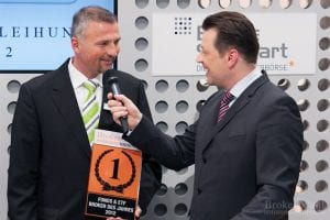 Als Sieger hat man natürlich gut lachen... Arne Kolb von der DAB Bank verrät Börsenmoderator Holger Scholze die Stärken der Münchener im Fonds und ETF Markt